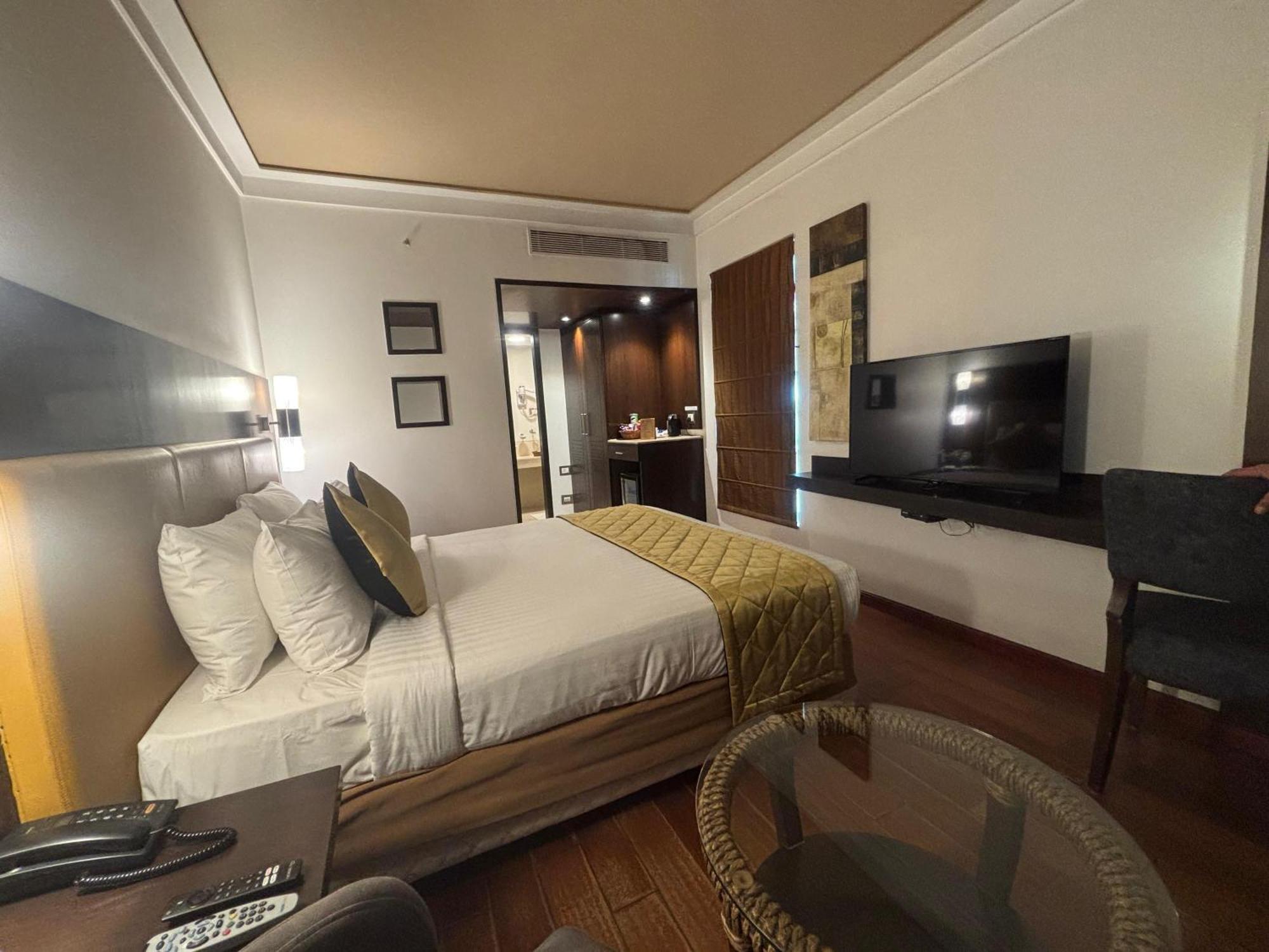 Iris The Business Hotel Бенґалуру Екстер'єр фото